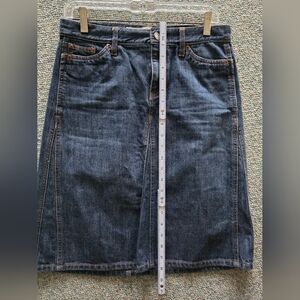 GAP Medium Wash Denim Skirt with Contrast Stitching